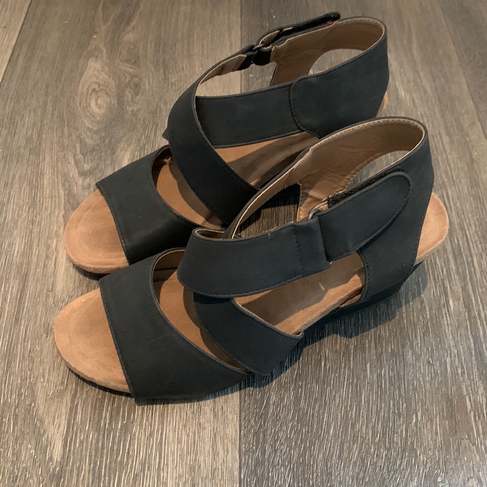 Pierre Dumas black heeled sandals size 6.5